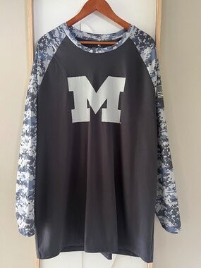 Colosseum Univer Michigan Wolverines Grey & Black Camo Long Sleeve Shirt 2XT